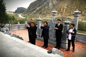 Lễ dâng hương tại di tích lịch sử văn hóa Chùa Hàn Sơn- Cửa Thần Phù.