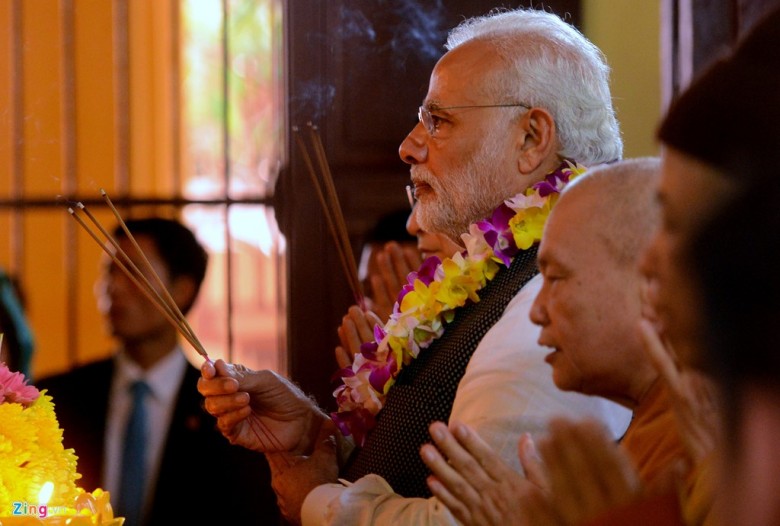 Thủ tướng Ấn Độ dâng hương tại chùa Quán Sứ