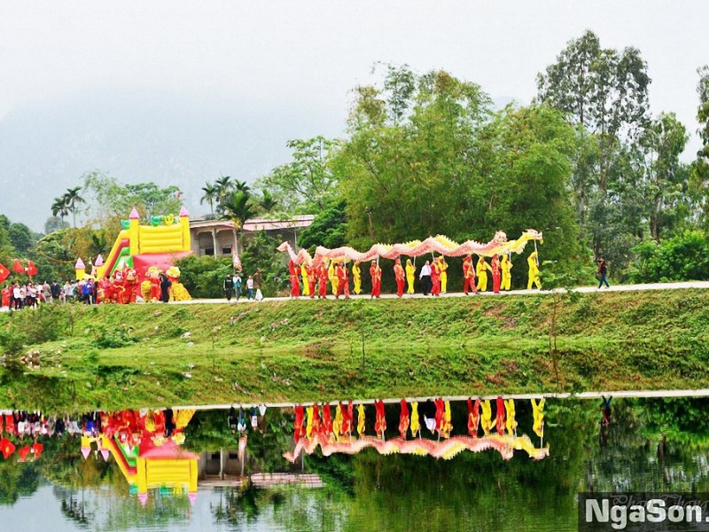 Lễ rước kiệu tại Lễ hội di tích lịch sử văn hóa Chùa Hàn Sơn